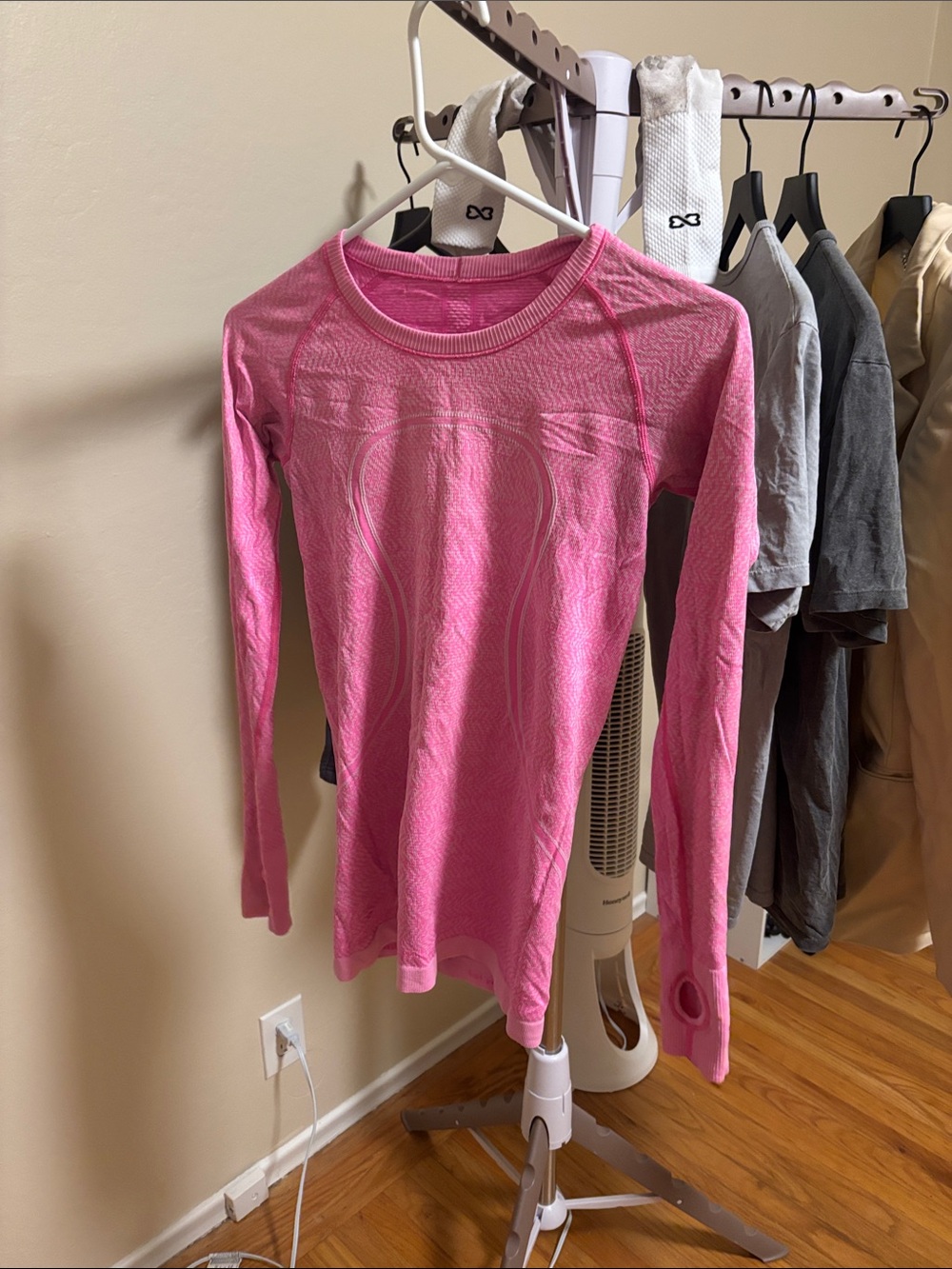 Lululemon swiftly size 4 pink